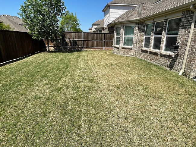 Building Photo - 2416 Leeward Pl
