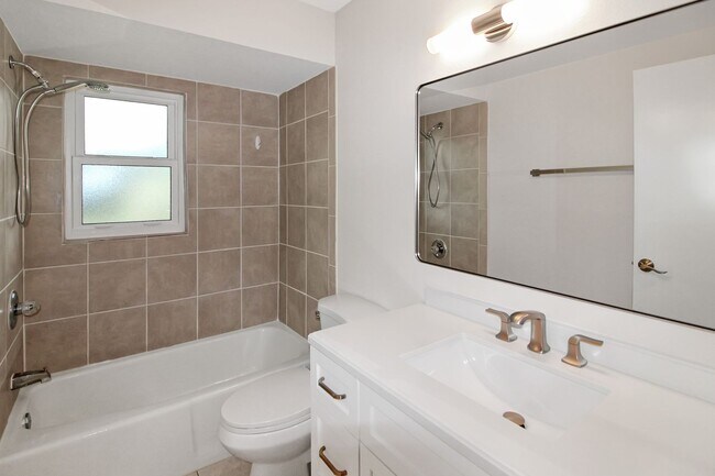 Building Photo - Hourglass Lakes Annual Home for Rent