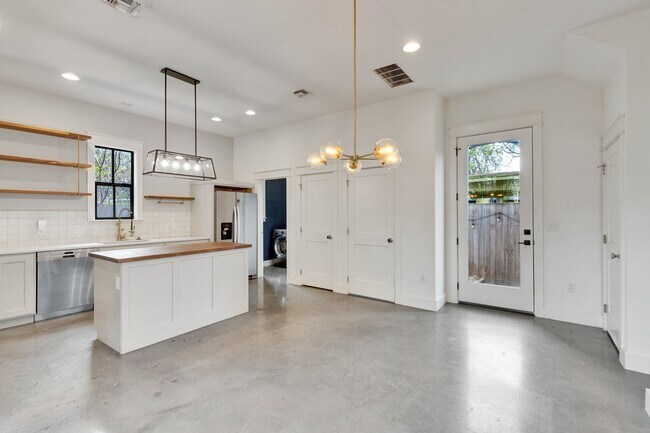 Building Photo - 4631 Marlo Dr