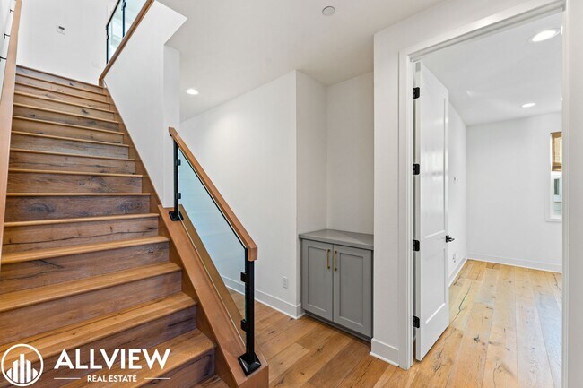 Building Photo - *Limited Move In Special! $1,000 Off First...