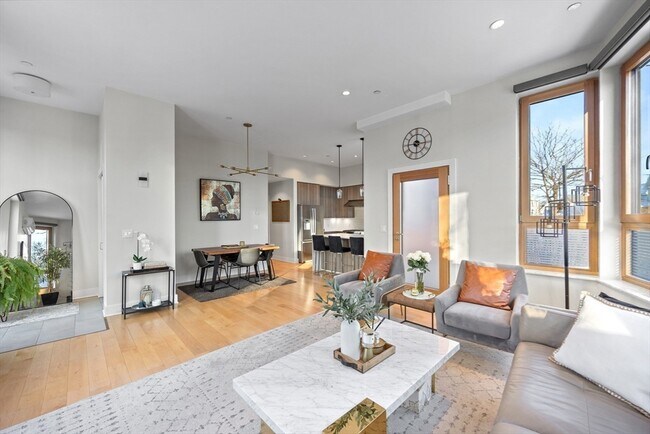 Building Photo - 240 Salem St