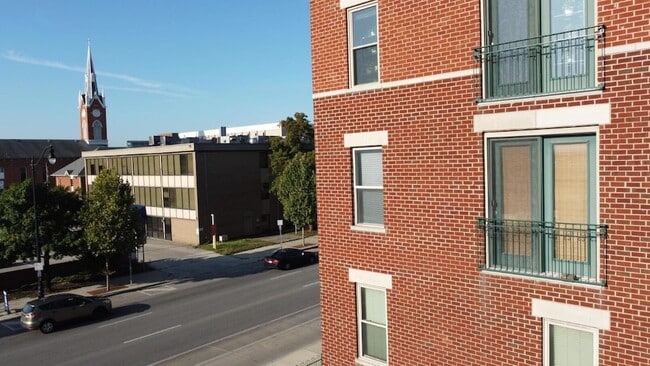 Building Photo - 120 E Mound St