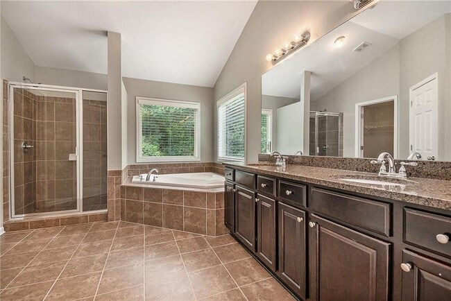 Building Photo - 1545 Shiloh Manor Ct