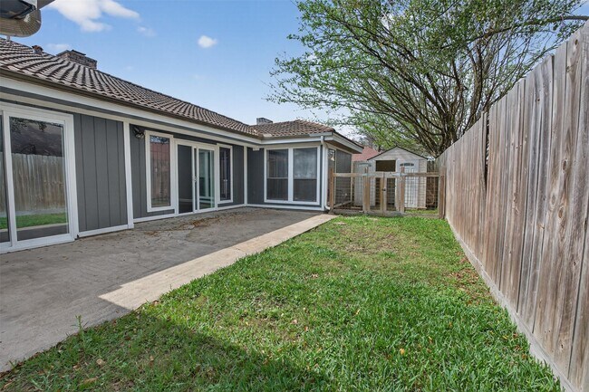 Building Photo - 6110 Gallant Forest Dr