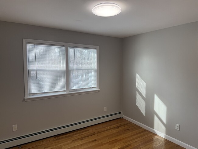 Building Photo - 48 Colonial Way