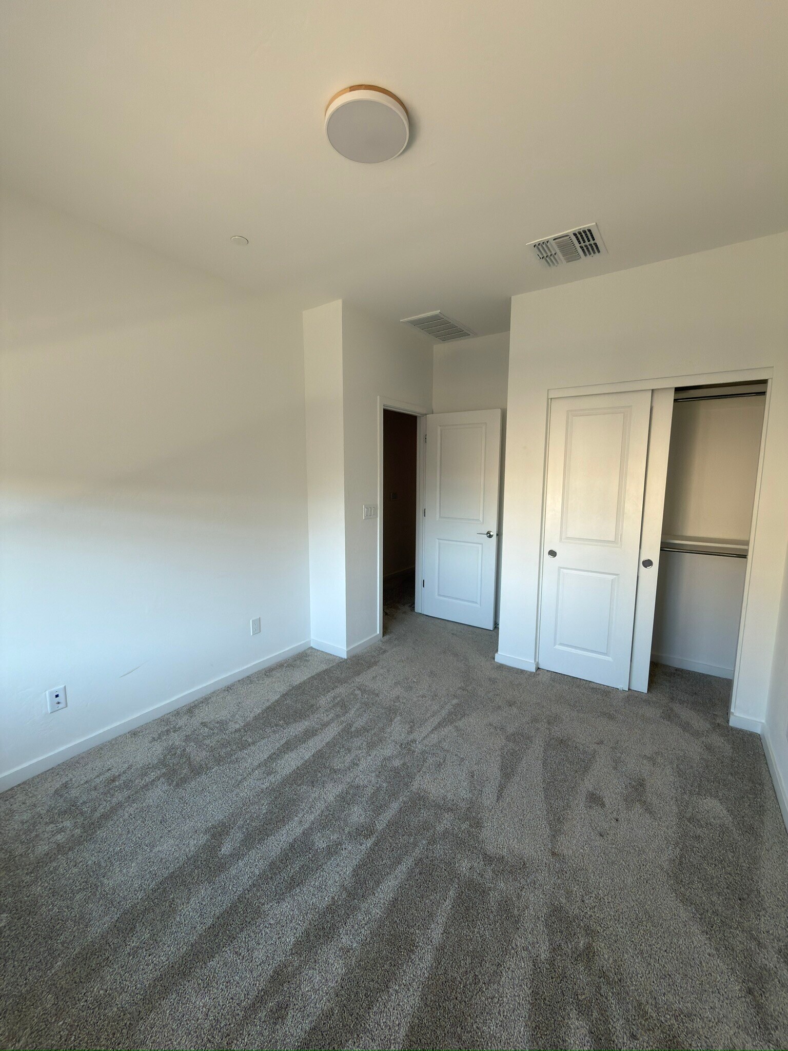 Building Photo - 4570 S Renaissance Dr