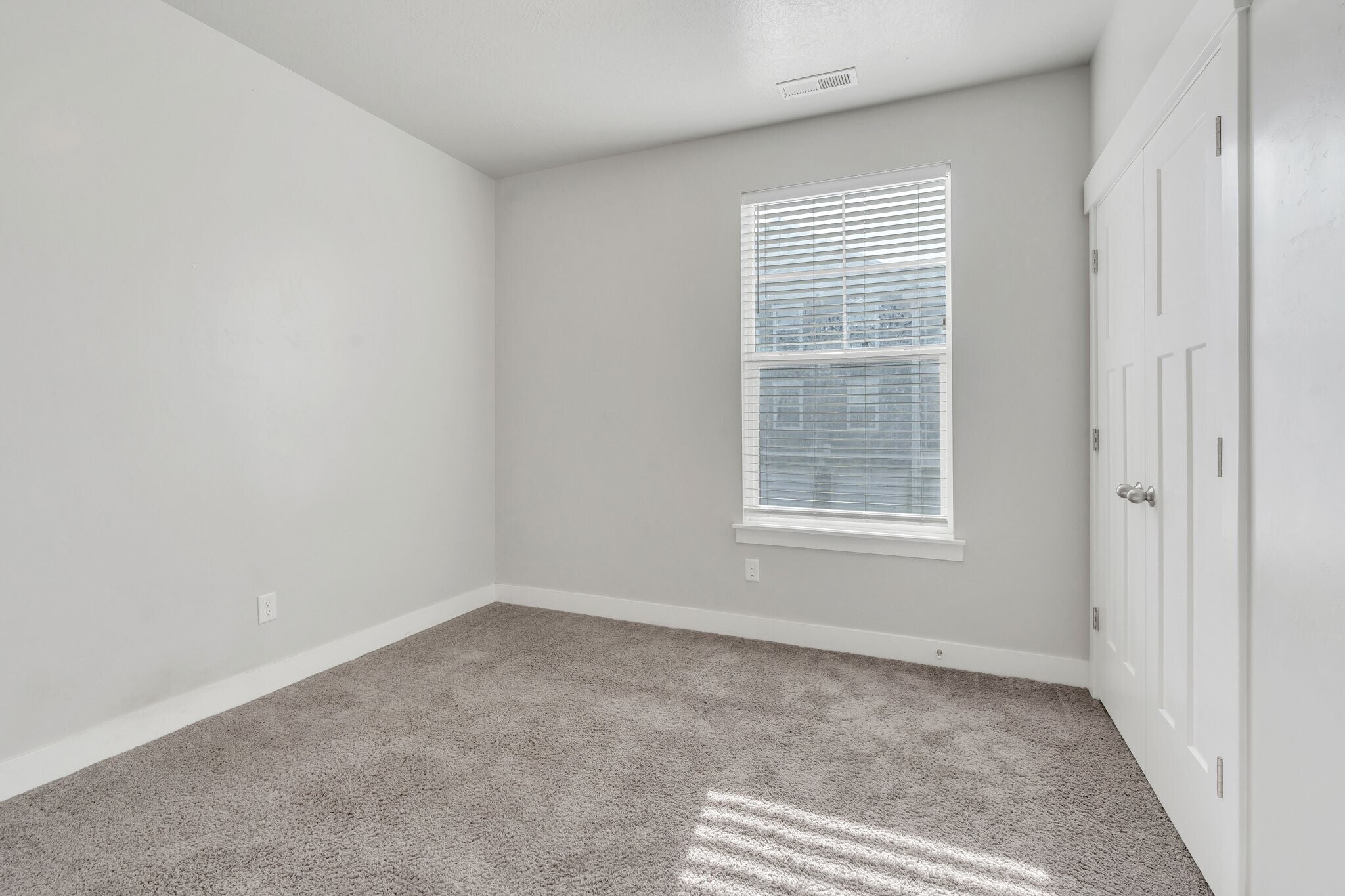 Building Photo - 751 E 250 N