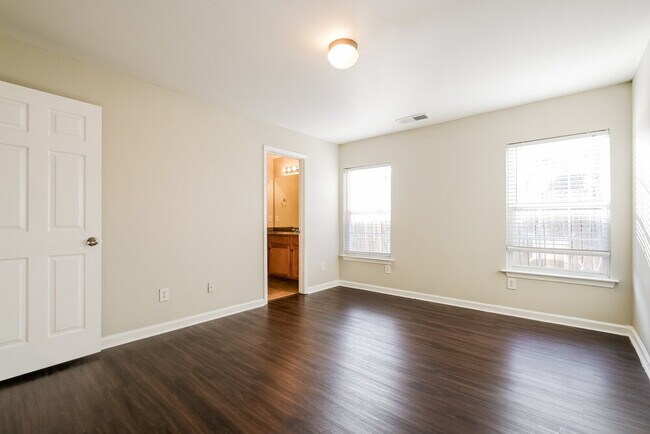 Building Photo - 5 Hill Crest Cir