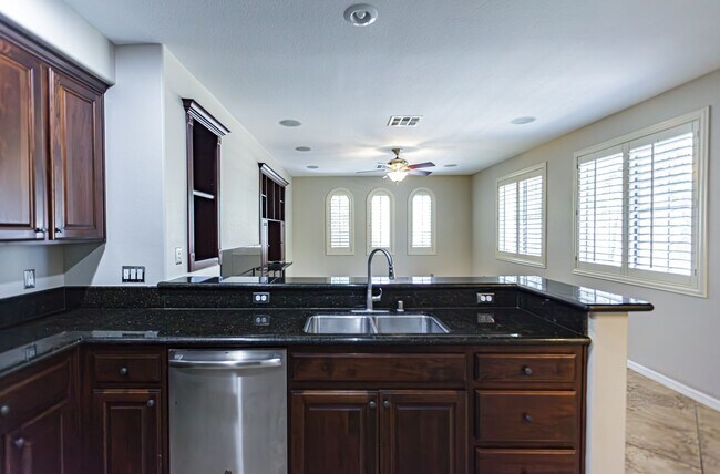 Building Photo - Townhome near Downtown Summerlin