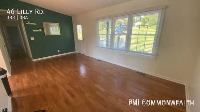 Building Photo - 3 Bed / 3 Bath Single Family (Available 8/...