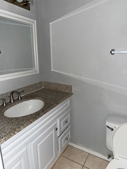 Building Photo - 732 W Collins St