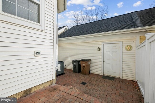 Building Photo - 502 Lawson Way