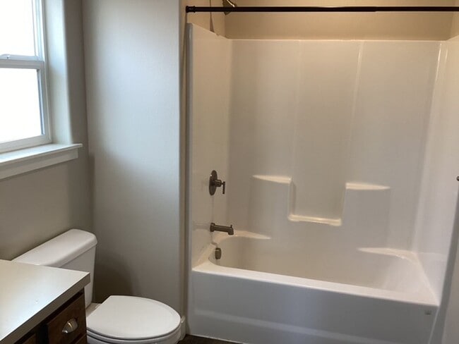 Building Photo - 1444 NW Canyon Dr