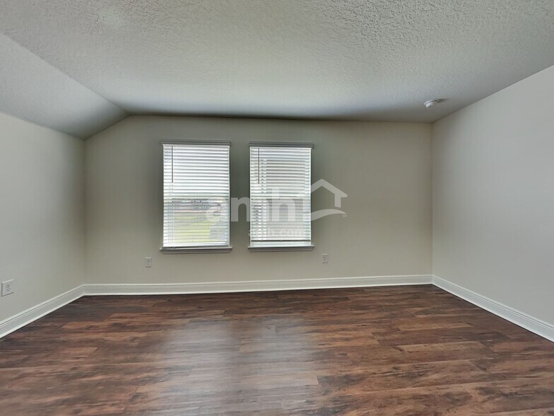 Building Photo - 14511 Cedar ml dr