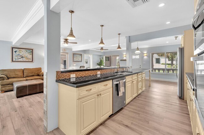 Building Photo - 3204 Beacon St