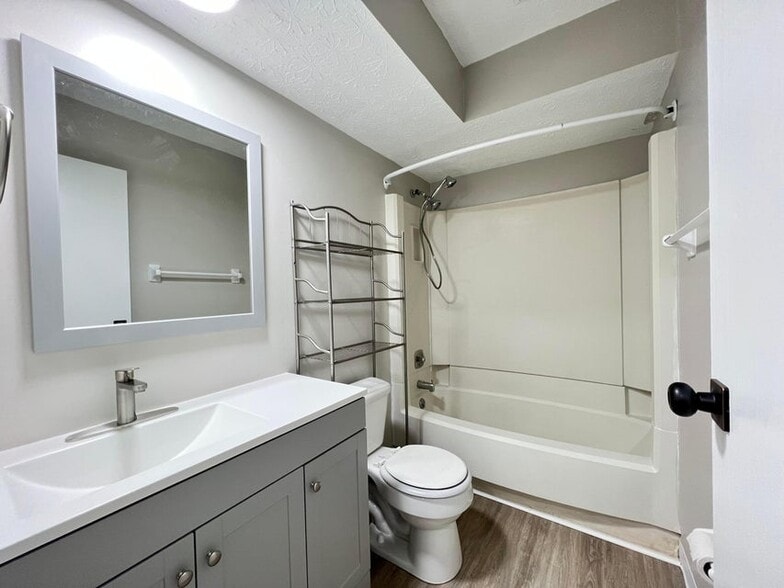 Building Photo - 5372 Portland St