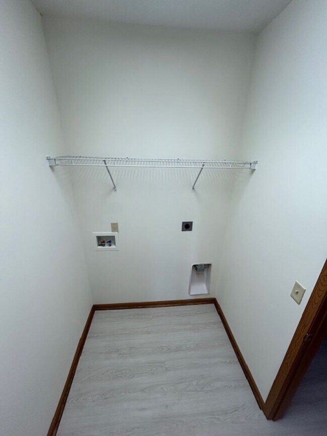 Building Photo - Quiet Neighborhood - Troy, OH (2 Bedroom R...