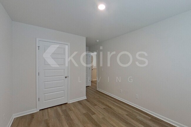 Building Photo - 102 Inez Ave
