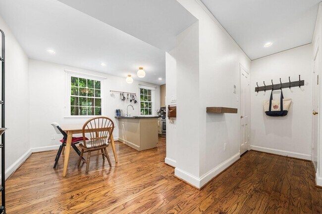 Building Photo - 2720 Ordway St NW