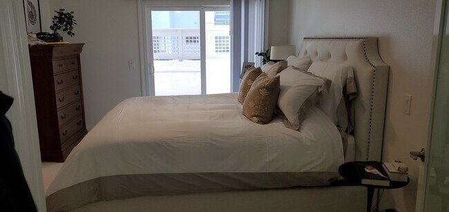 Master Bedroom - 544 Via De La Valle