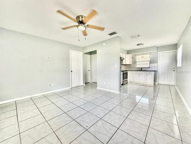 Building Photo - 10812 Hannaway Dr