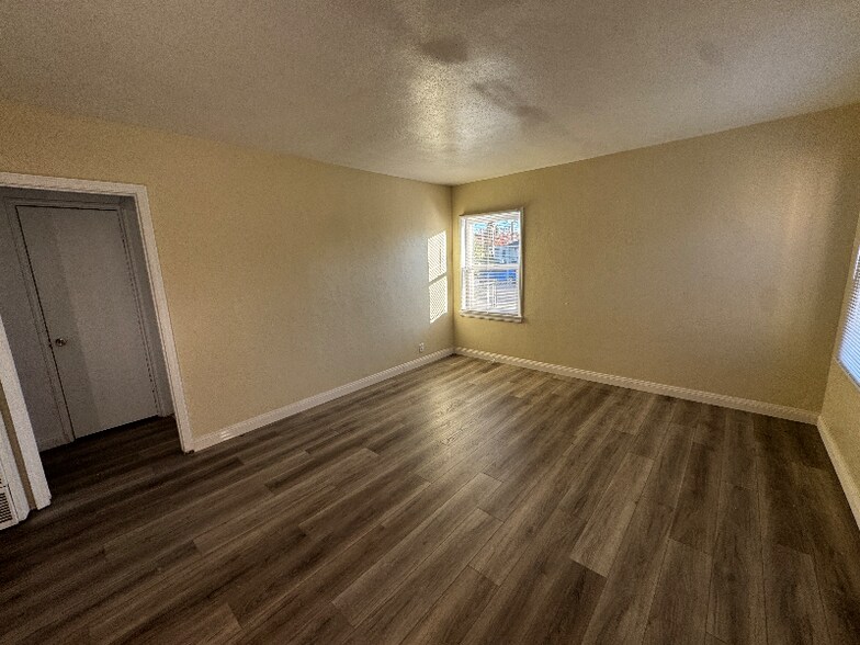 Primary Photo - 1118 Magnolia Ave W