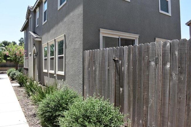 Building Photo - 1441 Bianchi Ln