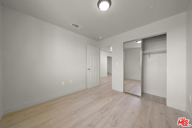 Building Photo - 236 W 84th Pl