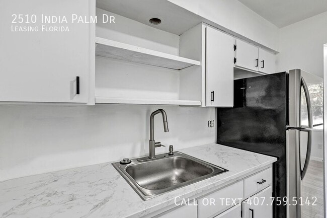 Building Photo - 2510 India Palm Dr