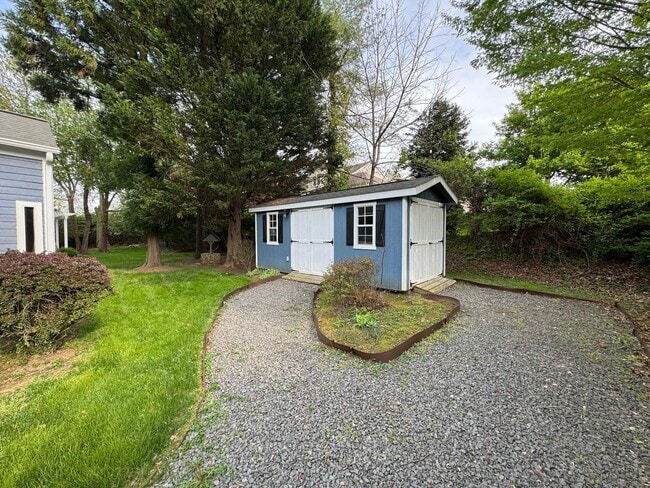 Building Photo - Fantastic 5 Bed 5.5 Bath Single Family Hom...