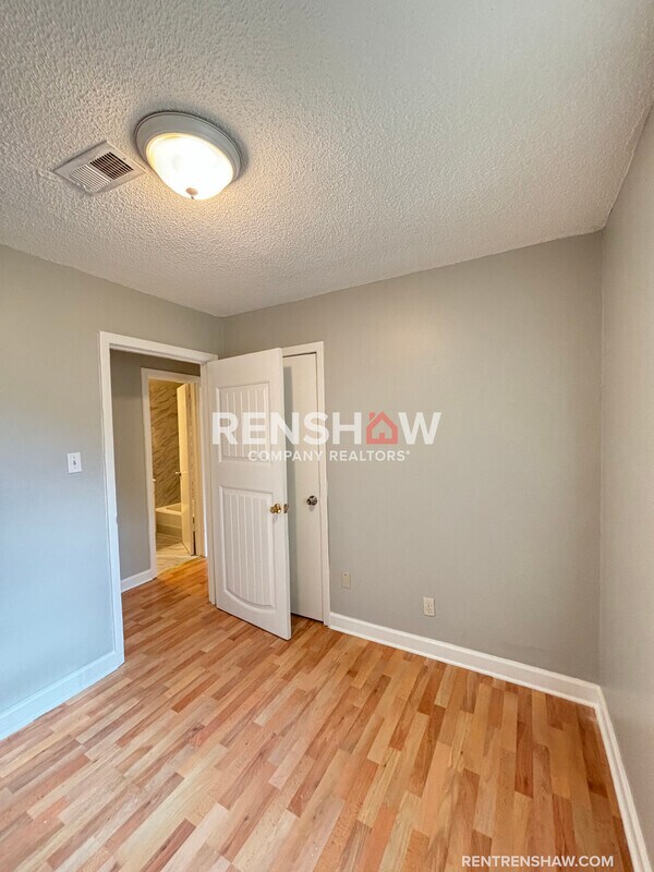 Building Photo - 3932 Dearborn St