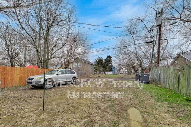 Building Photo - 413 N Oxford St