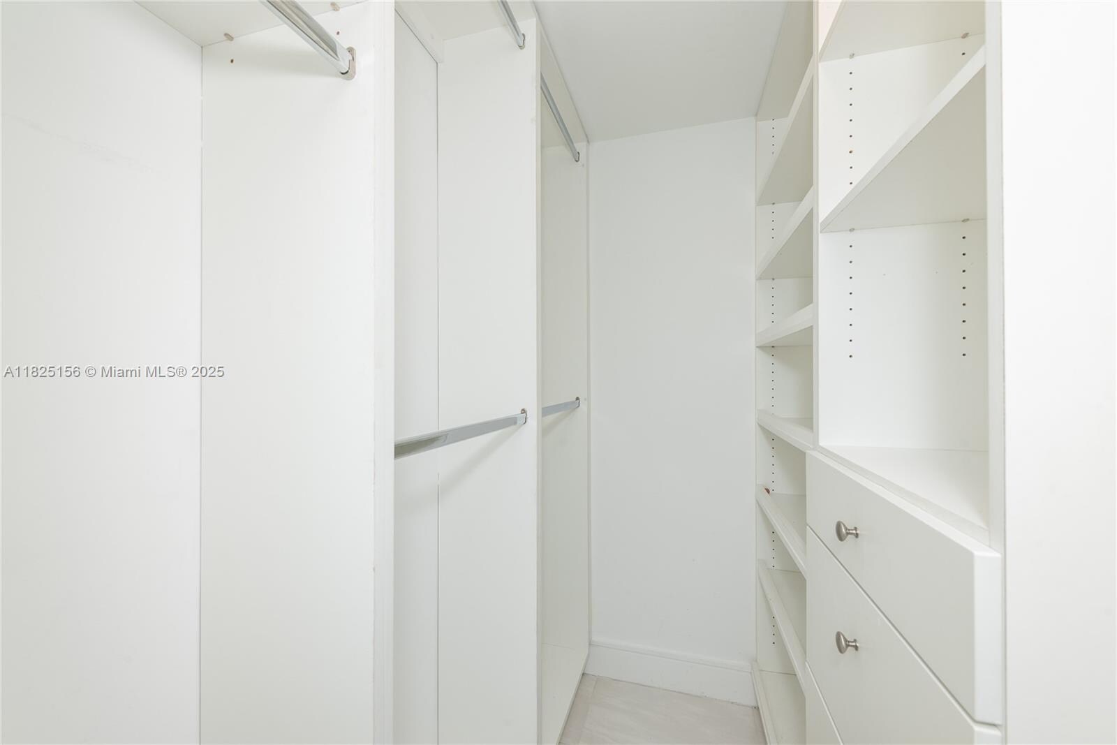 Building Photo - 475 Brickell Ave