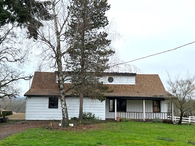 Building Photo - 4Bd/2Ba Two Story Farmhouse - Available Soon!