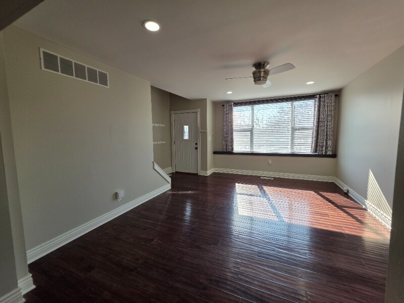 Building Photo - 116 E 27th St