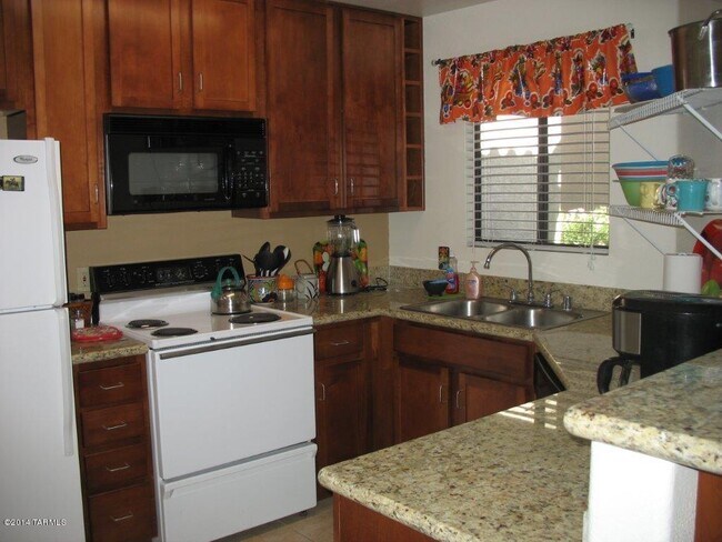 Primary Photo - 5751 N Kolb Rd