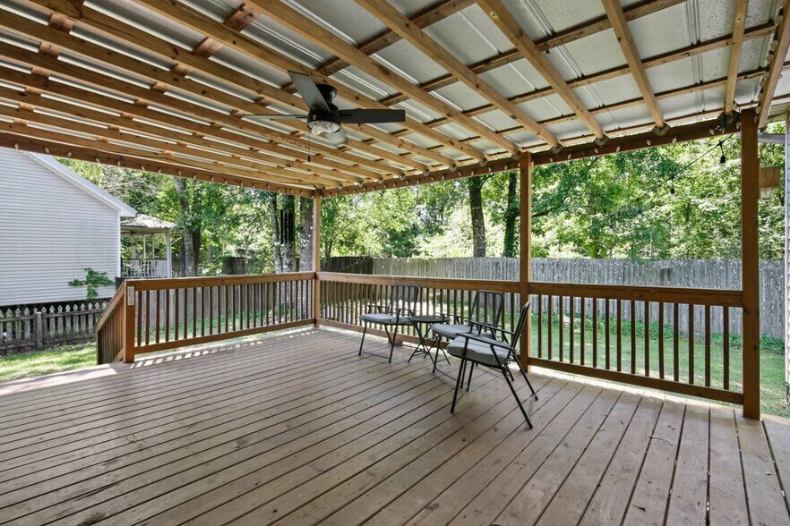 Building Photo - 102 Woods Dr
