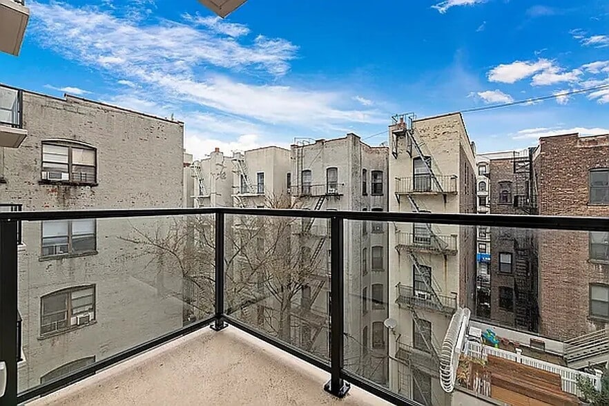 Building Photo - 127 W 112th St