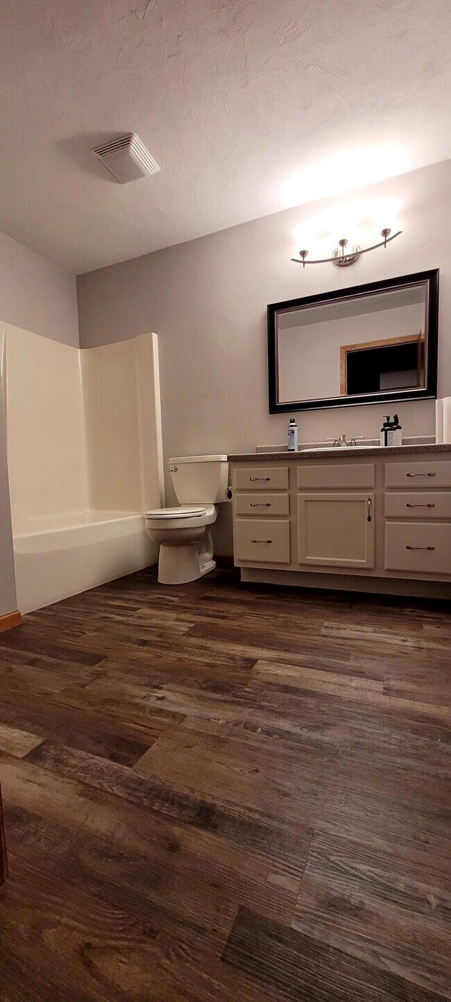 Building Photo - 5733 Sandpiper Dr