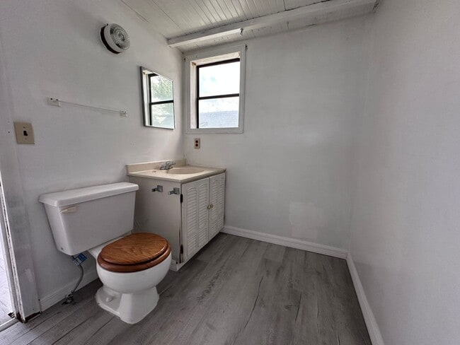 Building Photo - 1/1 Mobile Home - Rent to own - Zephyrhills, FL