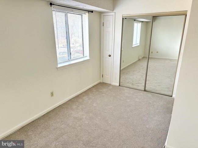 Building Photo - 63 Hermitage Dr