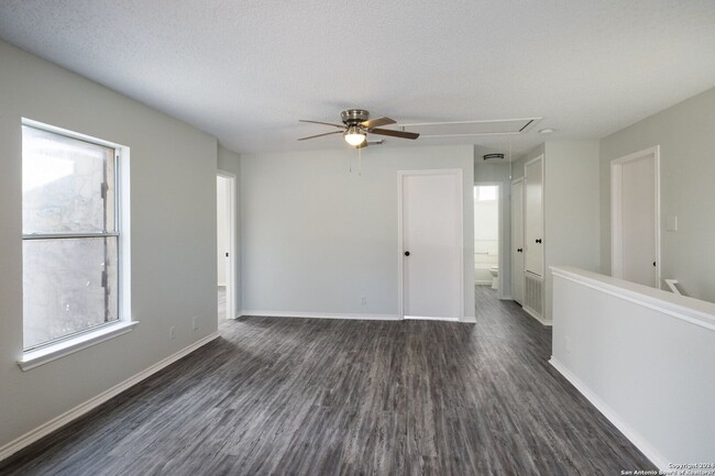 Building Photo - Beautiful, fully remodeled 3 bedroom, 2.5 ...