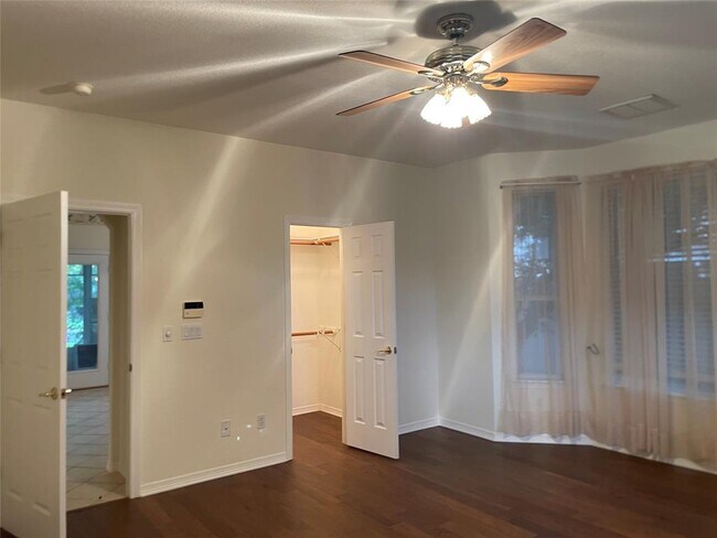 Building Photo - 120 Brazos Dr
