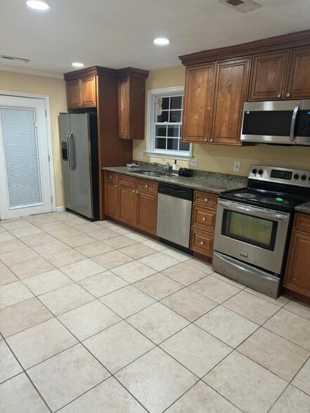 Building Photo - 1108 Gondar Ave