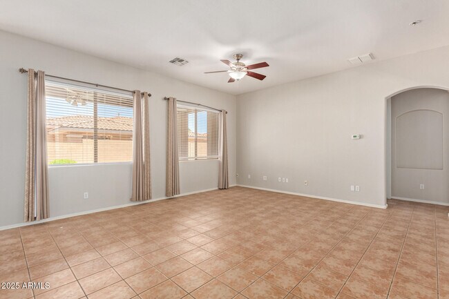 Building Photo - 13508 W Alvarado Dr