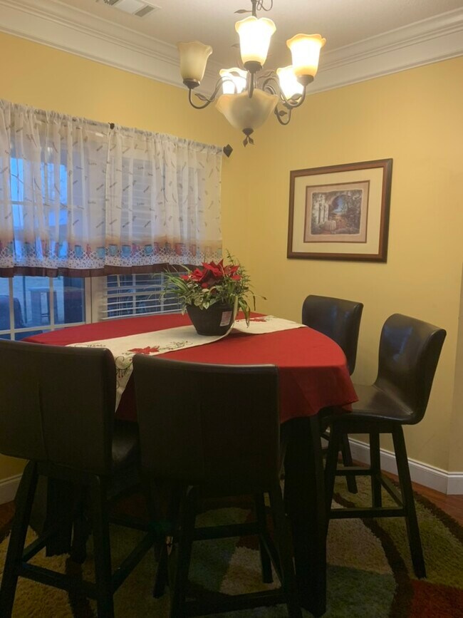 Building Photo - 1000 White Oak Cir