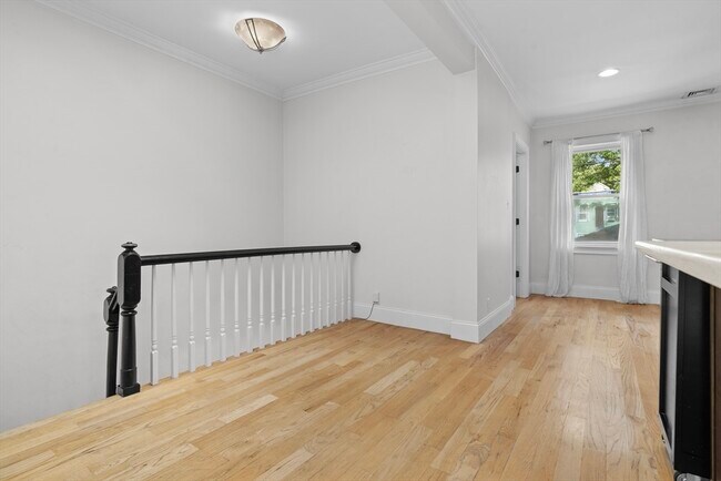 Building Photo - 178 Chestnut Ave