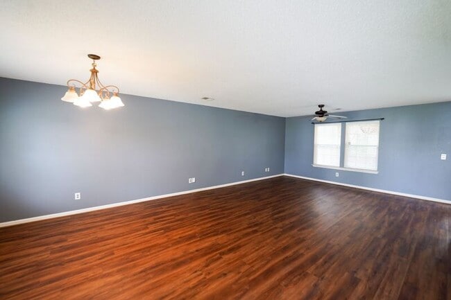 Building Photo - 8 Willow Lakes Dr