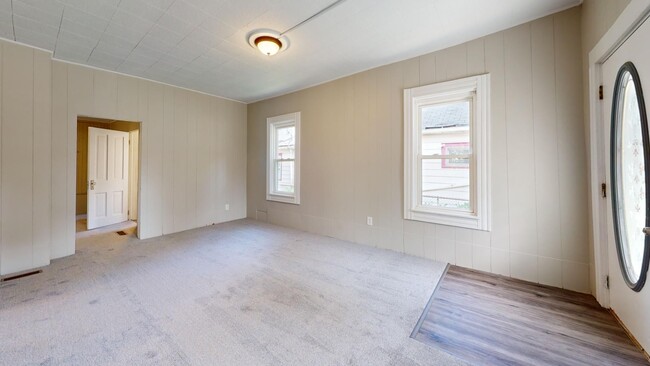Building Photo - Cudell neighborhood. - 2 bedroom/1 bathroo...