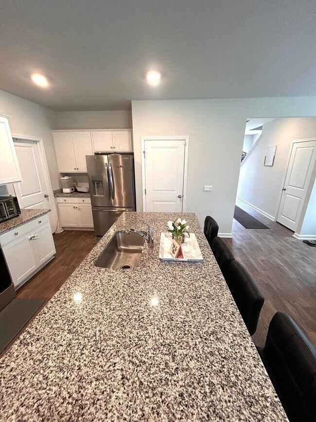 Building Photo - Spacious 5BR/3BA Home in Ladson, SC - Moth...